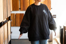 Load image into Gallery viewer, Carved Log Crew