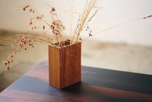 Load image into Gallery viewer, Dry Vase